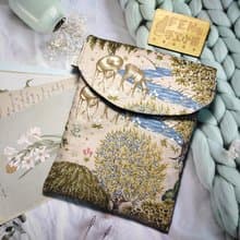 袋物系列-美國限量布薄棉布森林花鹿款7.8吋收納袋-電子書保護套