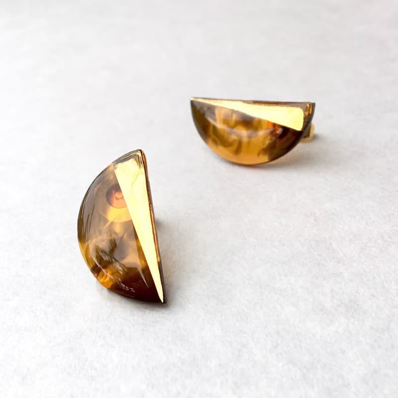 ハーフムーンマーブル(べっこう)ピアス/イヤリング
