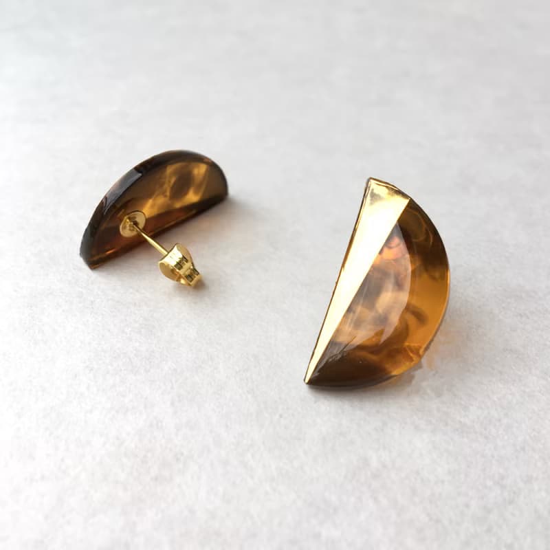 ハーフムーンマーブル(べっこう)ピアス/イヤリング