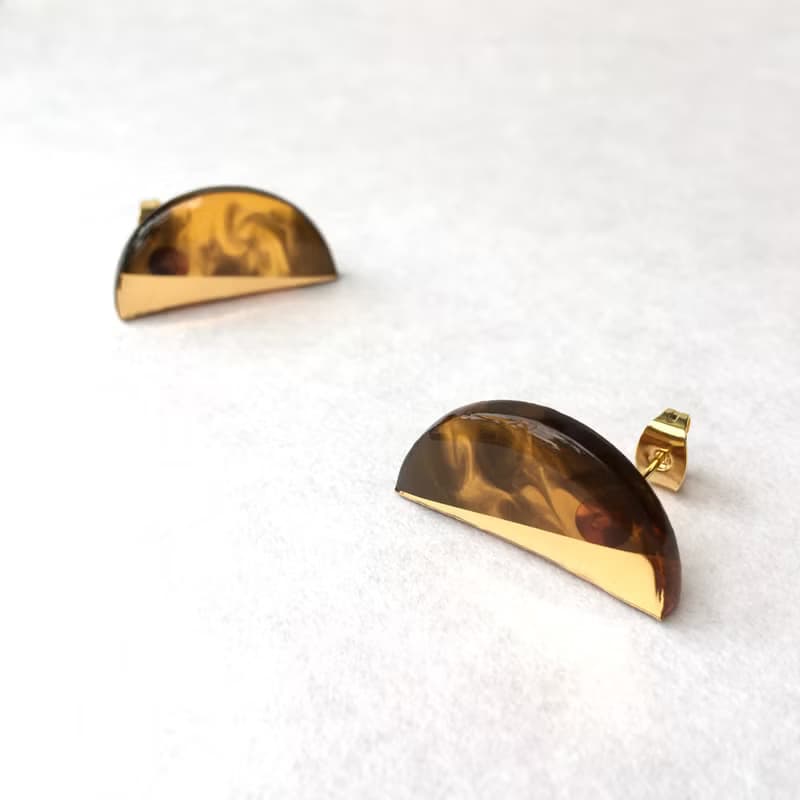 ハーフムーンマーブル(べっこう)ピアス/イヤリング