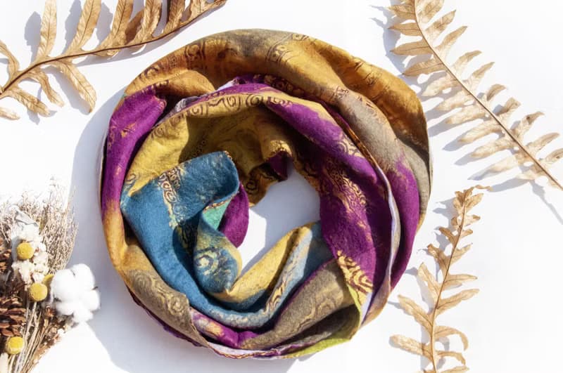 羊毛氈絲巾/濕氈絲巾/水彩藝術感圍巾/羊毛漸層感絲巾-薑黃葡萄紫