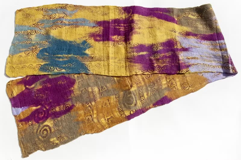 羊毛氈絲巾/濕氈絲巾/水彩藝術感圍巾/羊毛漸層感絲巾-薑黃葡萄紫