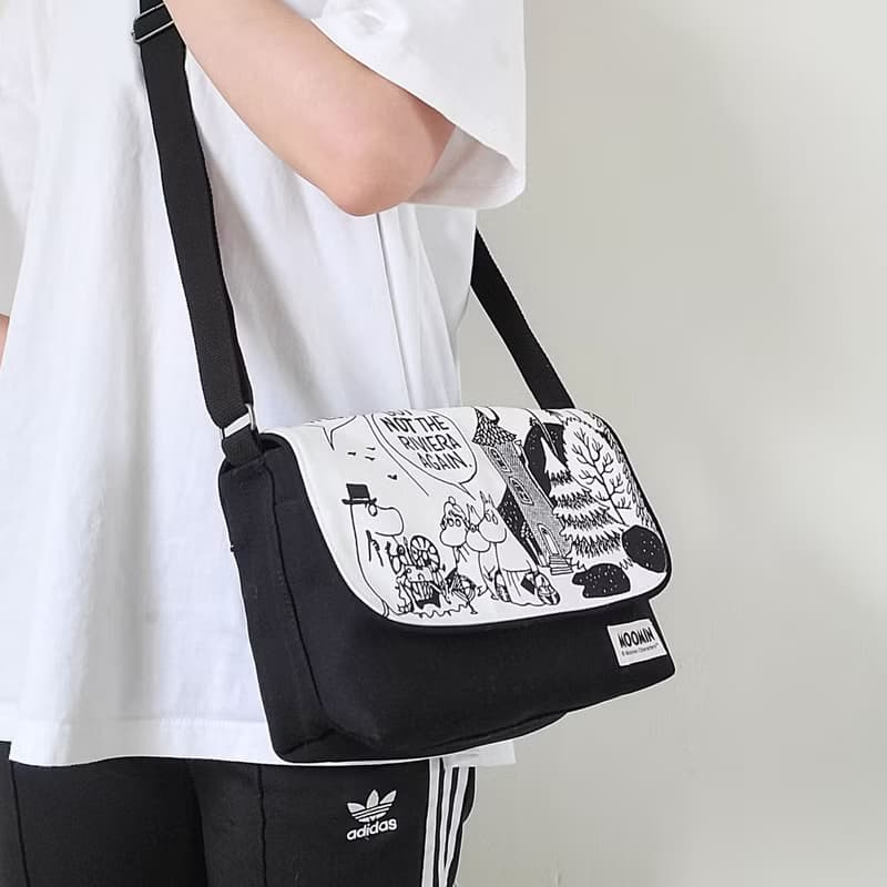 【Pinkoi x Moomin】姆明 漫畫小方包 郵差包 斜背包 -黑 台灣製