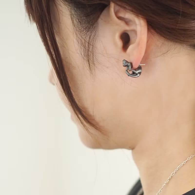 グリとラテュの猫ピアス　ラテュ　ブラック　 片耳