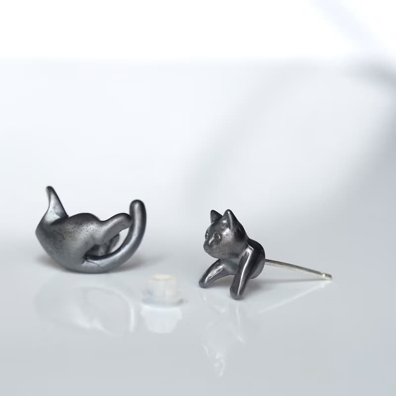 グリとラテュの猫ピアス　ラテュ　ブラック　 片耳