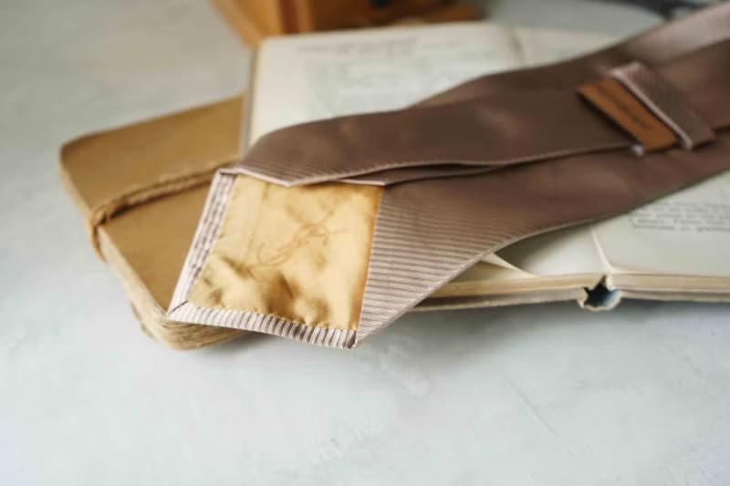 紳士古董絲質領帶YSL-100% silk香檳金低調斜紋線條