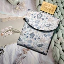 袋物系列-美國限量薄棉布珠光迷霧灰燙銀海龜收納袋-電子書保護套