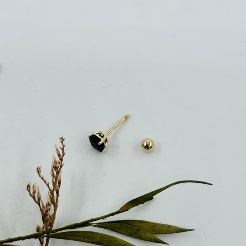Piercing 黑尖晶鎖珠14K耳環