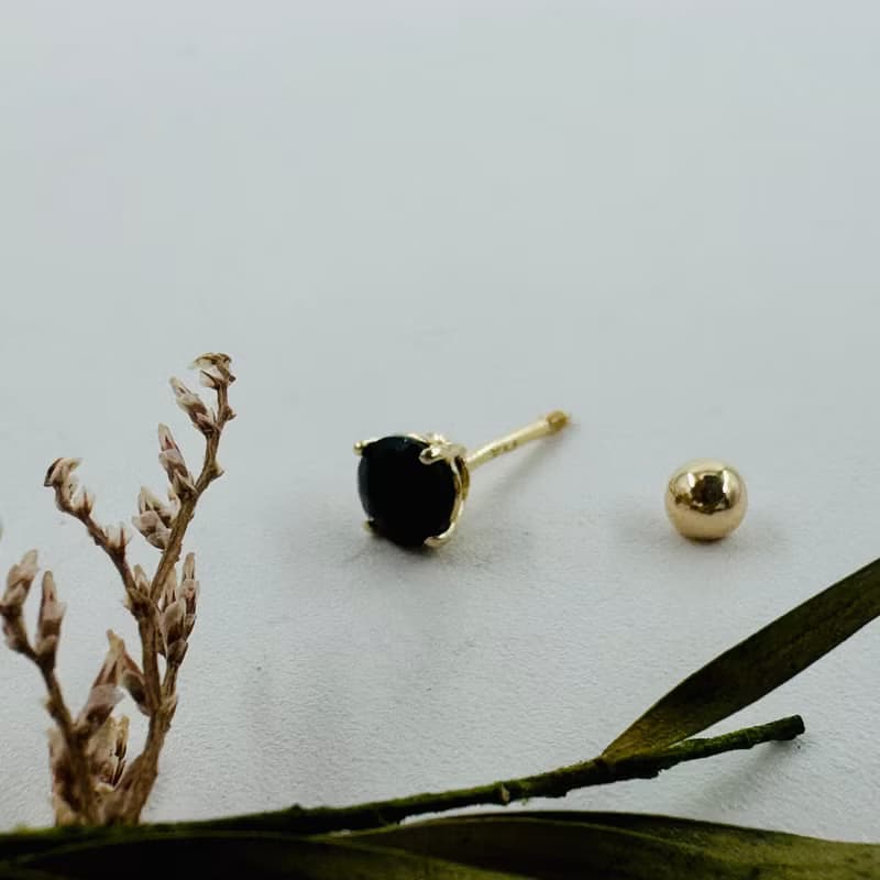 Piercing 黑尖晶鎖珠14K耳環