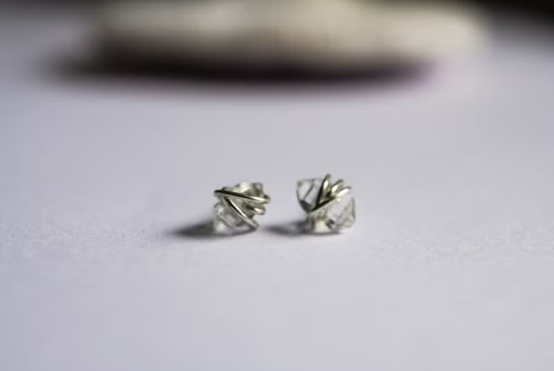 SV925/ 14KGF 纏繞 單顆赫基默鑽石耳環(耳夾) Herkimer 閃靈鑽