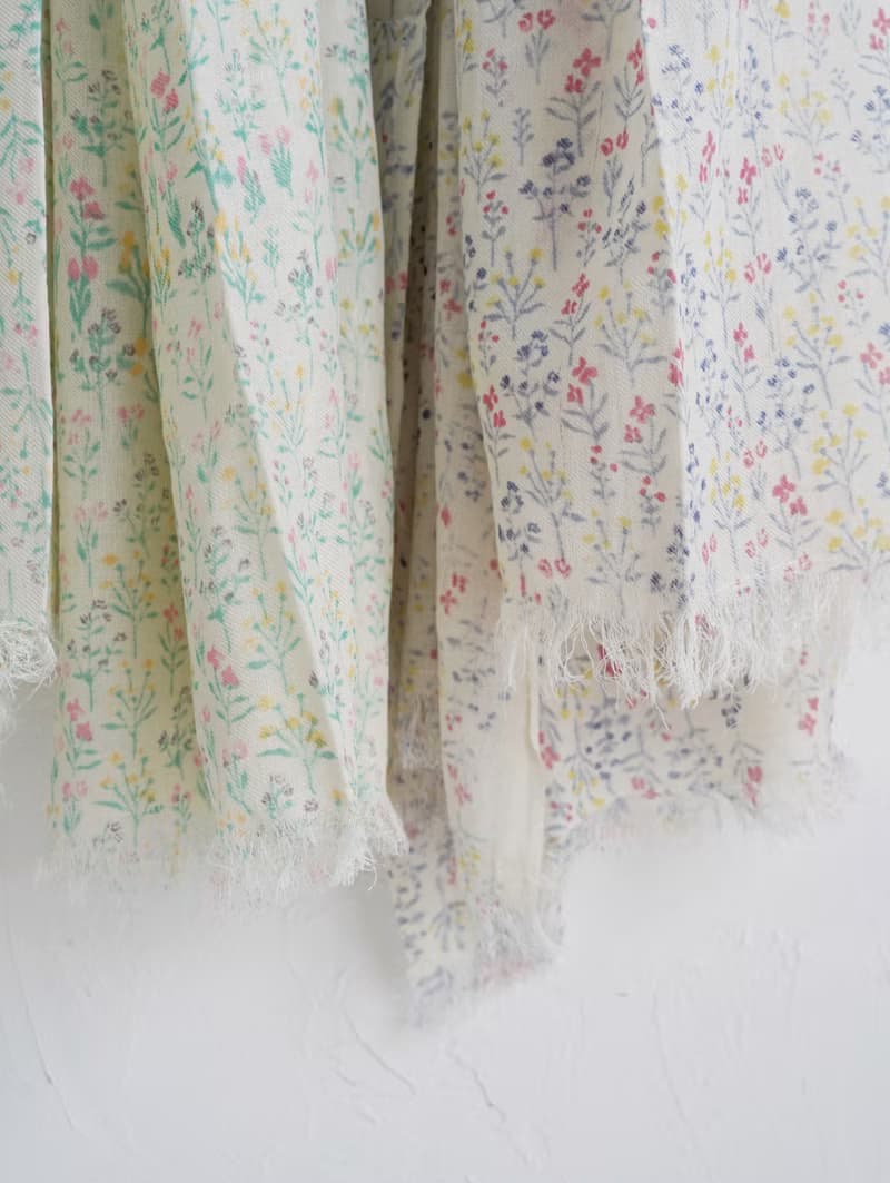 アンティーク缶をイメージした柄とふんわりやさしい素材感、garlamdコットンウールストール