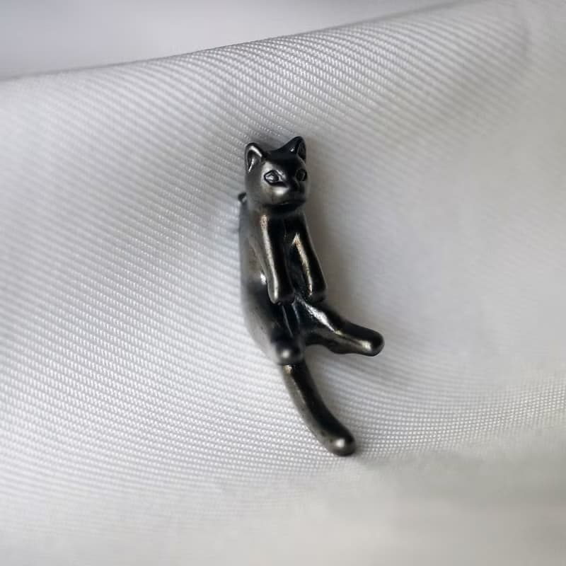 脱力猫ピンブローチ グリ 黒猫