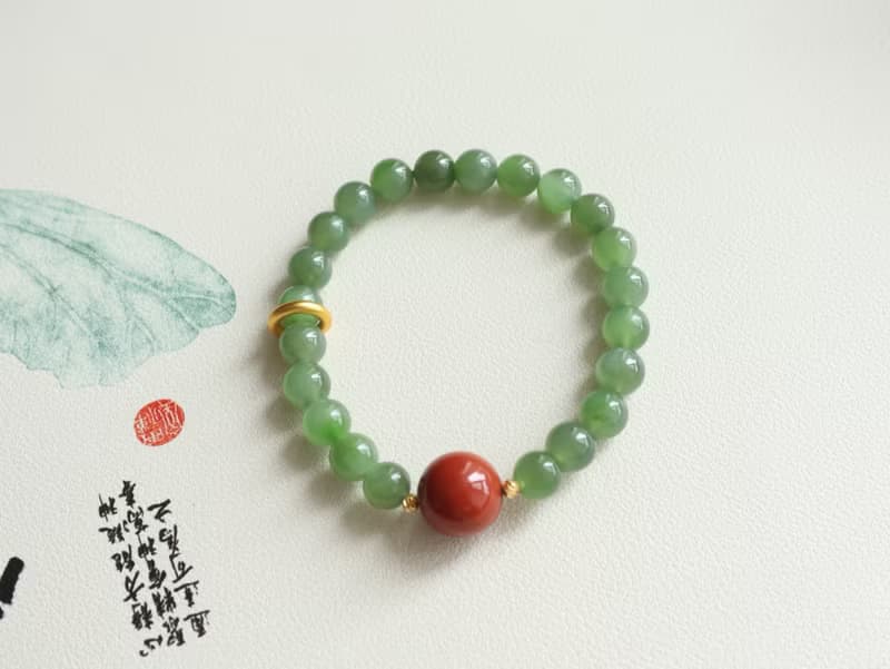 天然和田玉手鏈老料陽綠色碧玉手鏈玉質細膩油潤搭配南紅轉運珠