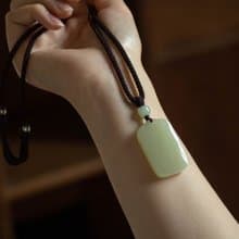 和田玉平安無事牌吊墜