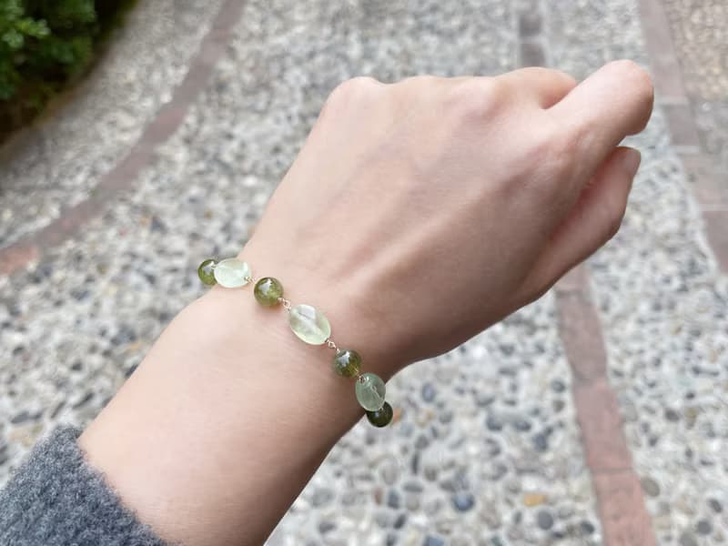 //葡萄石翠榴石橄欖石半鏈手鍊// 14KGF 天然石水晶手作 防過敏