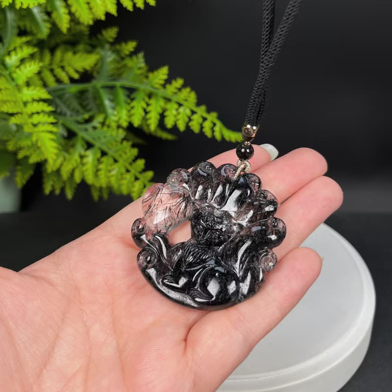 冰透黑發晶吊墜 立體手雕九尾狐愛心黑色發絲水晶項鏈 一心一意