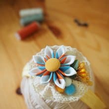 淺黃八瓣花拼小毛毛球嬰兒/小童彈性髮帶 適合百日宴彌月拍攝