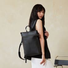 Flat Rectangular Backpack 扁平後背包/真皮包/後背包/牛皮包