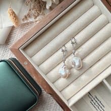 Alpha studio 天然巴洛克小花珍珠耳飾