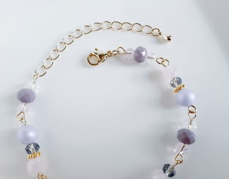 スクエア付き ラベンダーパープル色のブレスレット