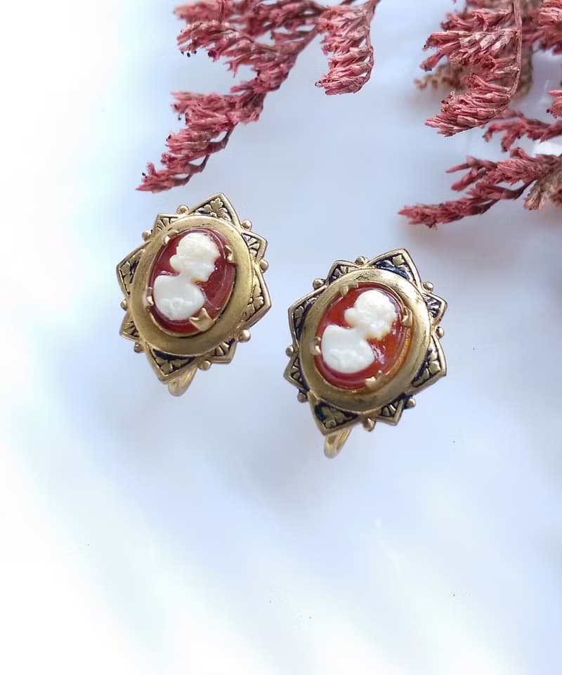Vintage Jewelry 西洋古董飾品  CAMEO 小巧 古典 仕女 栓式耳環