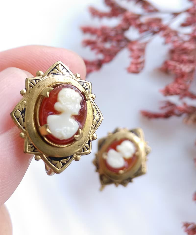 Vintage Jewelry 西洋古董飾品  CAMEO 小巧 古典 仕女 栓式耳環