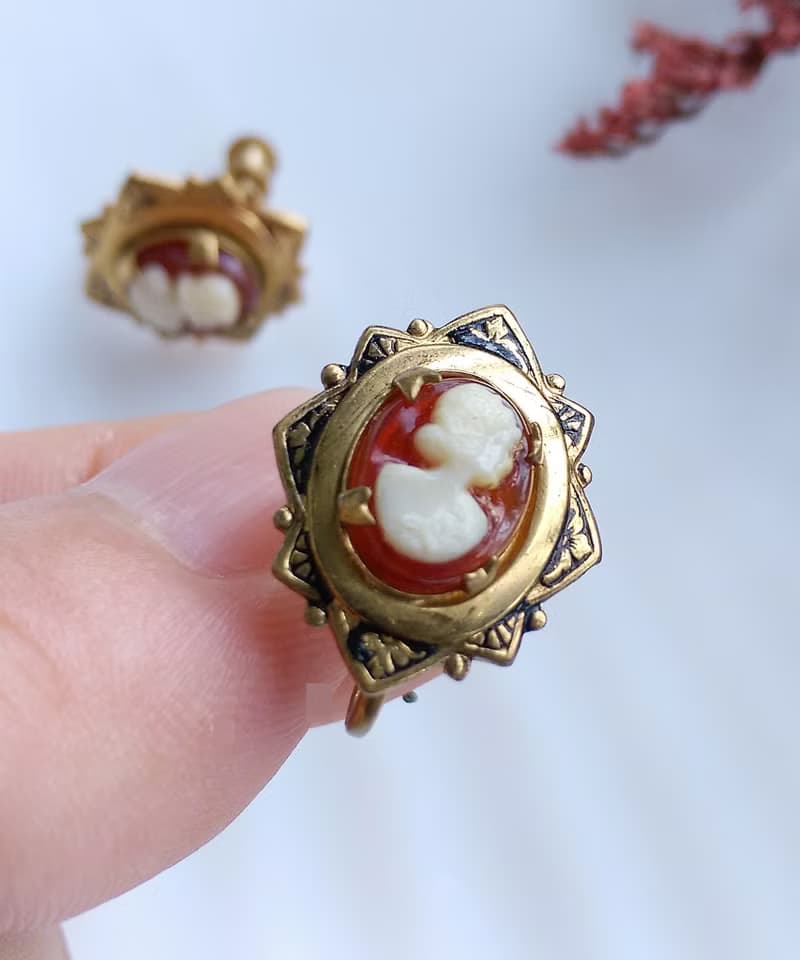 Vintage Jewelry 西洋古董飾品  CAMEO 小巧 古典 仕女 栓式耳環