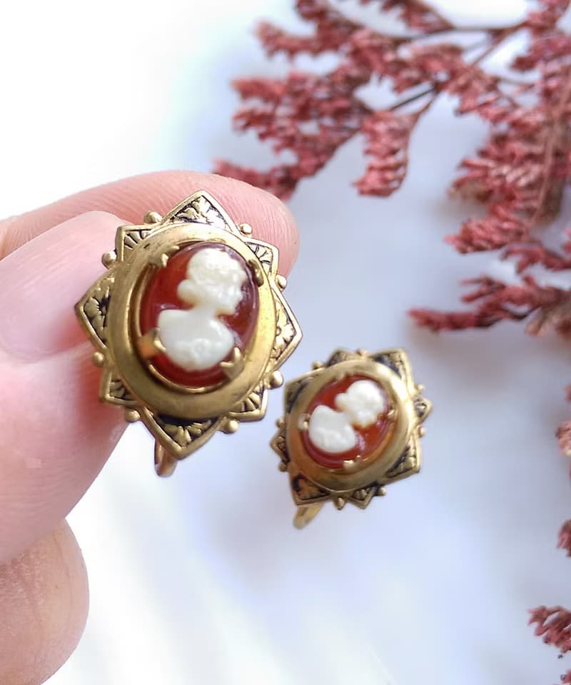 Vintage Jewelry 西洋古董飾品  CAMEO 小巧 古典 仕女 栓式耳環