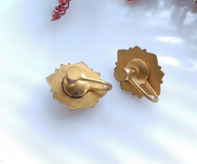 Vintage Jewelry 西洋古董飾品  CAMEO 小巧 古典 仕女 栓式耳環