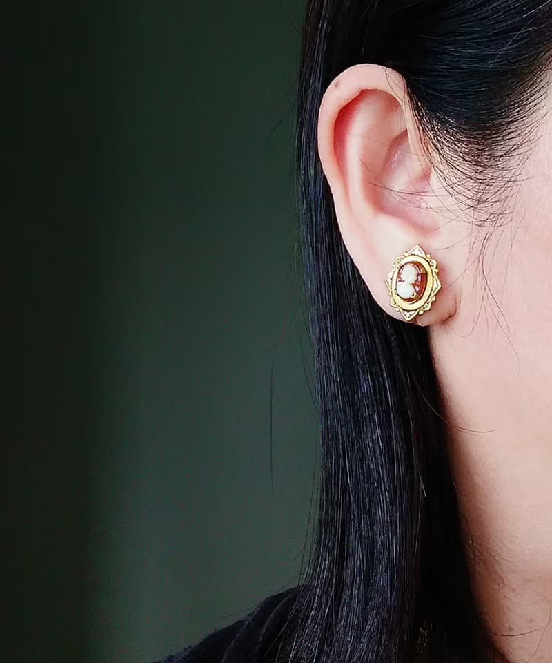Vintage Jewelry 西洋古董飾品  CAMEO 小巧 古典 仕女 栓式耳環