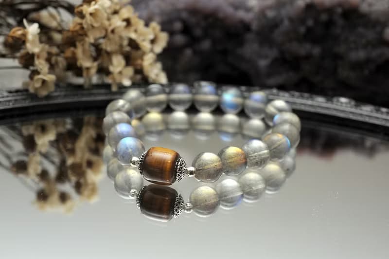 堅貞的愛  中性款水晶手鍊 || 灰月光 黃虎眼石