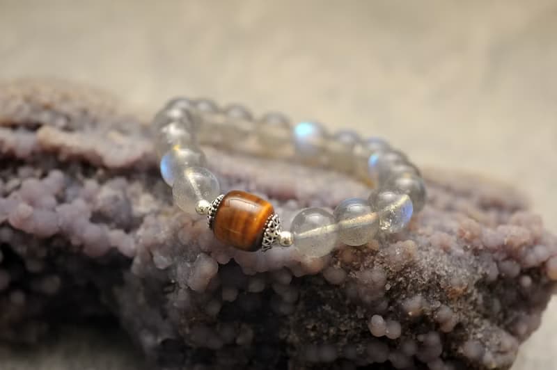 堅貞的愛  中性款水晶手鍊 || 灰月光 黃虎眼石