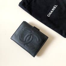 【初夏優惠】中古二手Chanel魚子醬黑色皮革口金中短夾銀錢包
