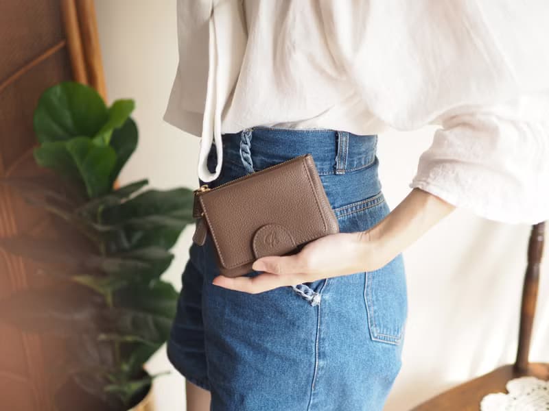 Mary (Cedar) : Mini wallet, short wallet, cow leather, Brown-grey, Zip pouch