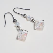 ６月誕生石ガラス(ムーンストーン)ピアス/イヤリング【長さ選べます】【金具選べます】【受注制作】