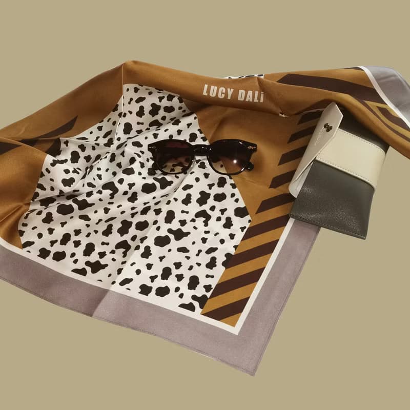 ::真絲絲巾100%silk:: —幾何動物紋印花大方巾禮物 LUCYDALi