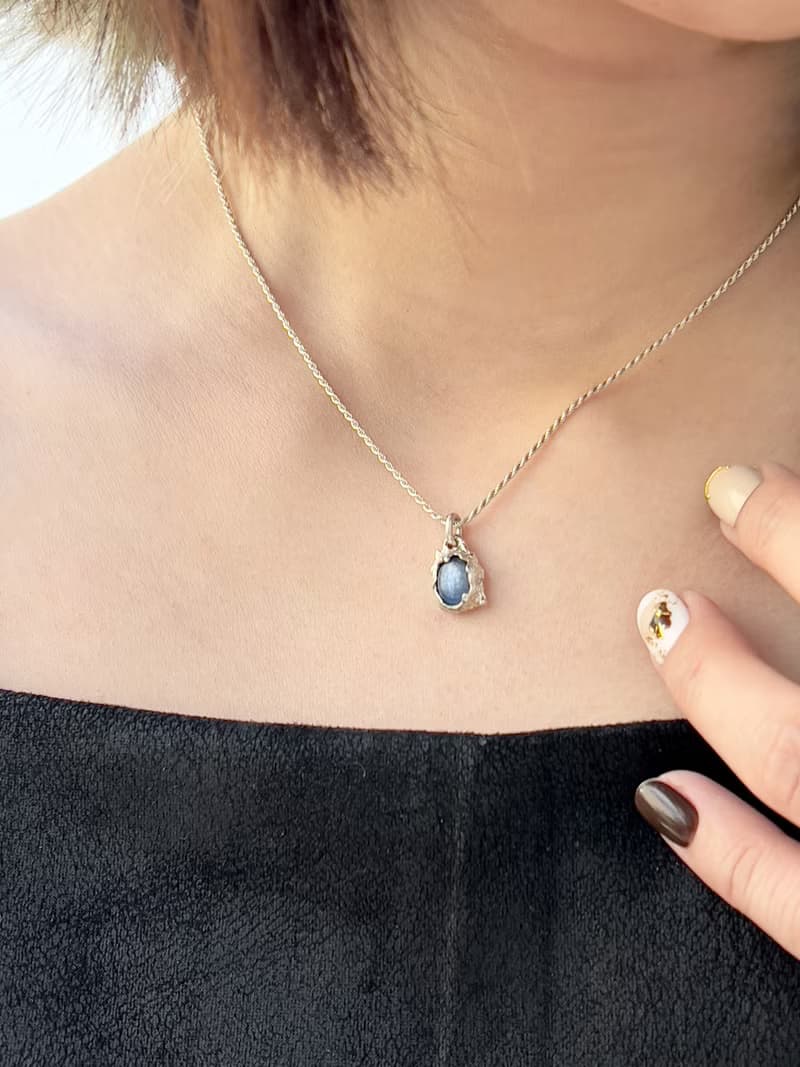 瀰・迷離流體項鍊 | 藍晶石 海藍寶 黑骨幹