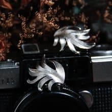 【老飾品/西洋老件】美國TRIFARI銀色葉子夾式耳環 古著耳環