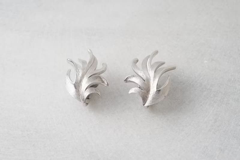 【老飾品/西洋老件】美國TRIFARI銀色葉子夾式耳環 古著耳環