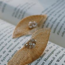 金羽展翅耳環 /可夾式 樹脂 耳夾 夾式耳環 花 925銀 婚禮飾品