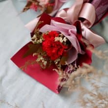 未完待續 | 紅色 不凋康乃馨 乾燥花 母親節 長型花束 現貨+預購