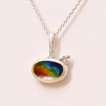 虹とダイヤのネックレス