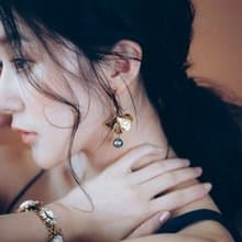 COR-DATE / 不對稱銀杏葉耳環 / 灰