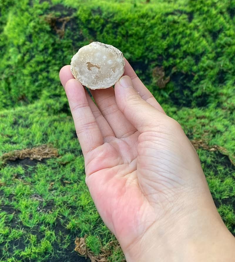 瑪瑙白晶洞開口笑| 天然水晶礦石| 招財開運 淨化磁場 | 快速出貨