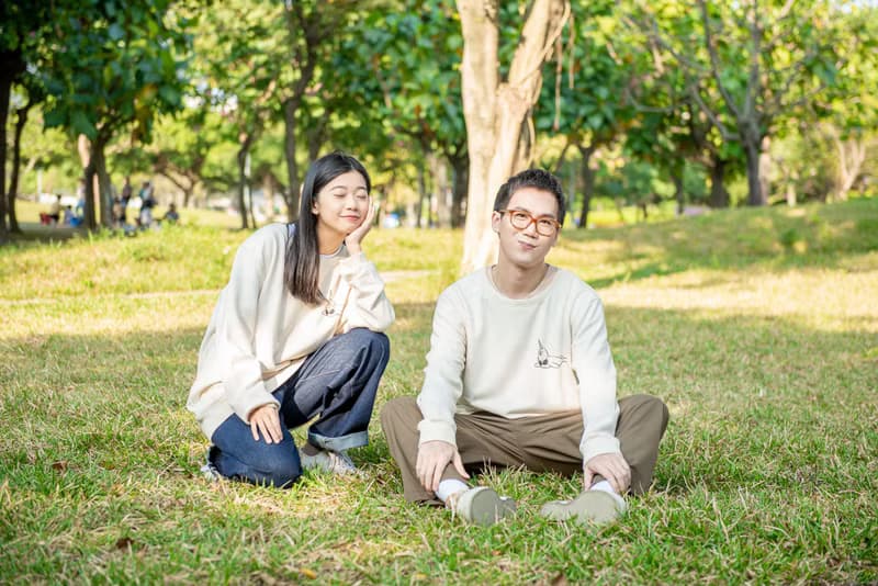 穿比基尼的不明動物 OVERSIZE 中性純棉圓領大學 T