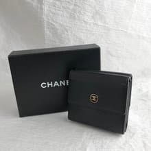 【 日本直送　名牌中古包 】CHANEL シャネル 財布 ブラック ココボタン レザー 2003-2004 二つ折り財布 vintage 5kt7pz
