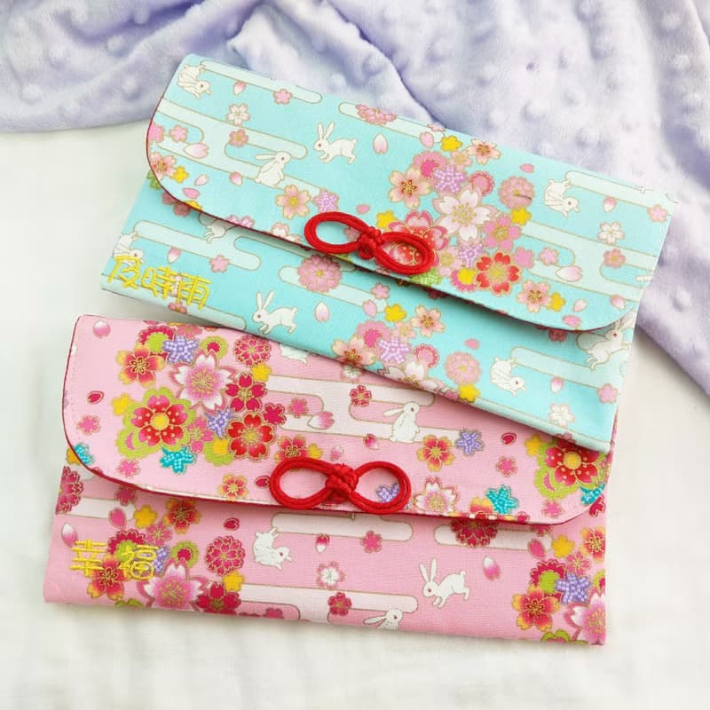 免費繡名字。春霞白兔-2色可選。布紅包袋 / 口罩收納袋