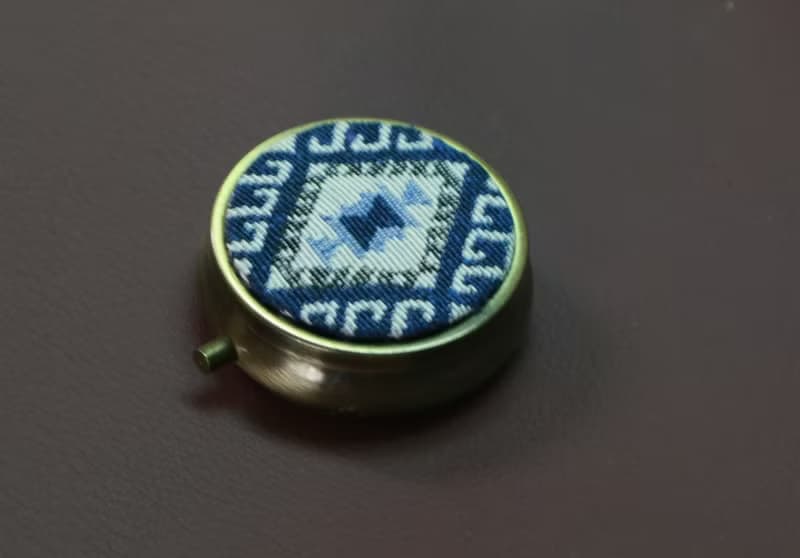 圖騰  古銅款 圓形 分格藥盒 迷你 隨身攜帶 小物 收納盒 藥盒