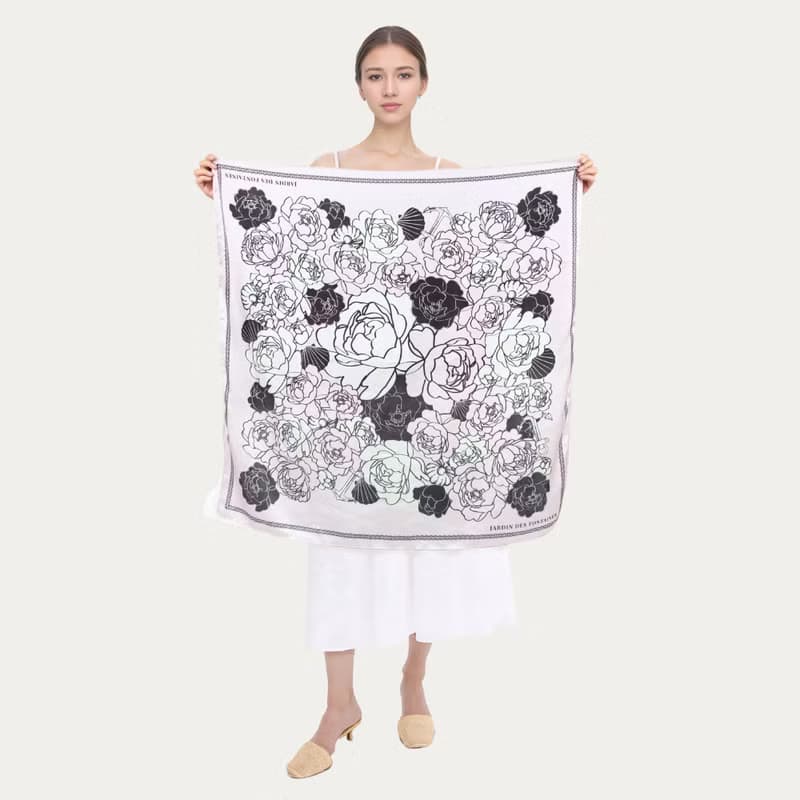 左岸花園大方巾絲巾90厘米 Jardin Des Fontaines