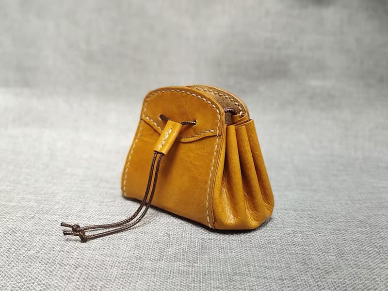 MICO 牛皮革真皮束口小手袋/餃子包/單肩包/收納包